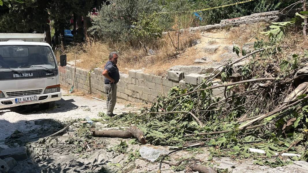 10 çocuk annesi kadın kamyonun altında kalarak can verdi! 2